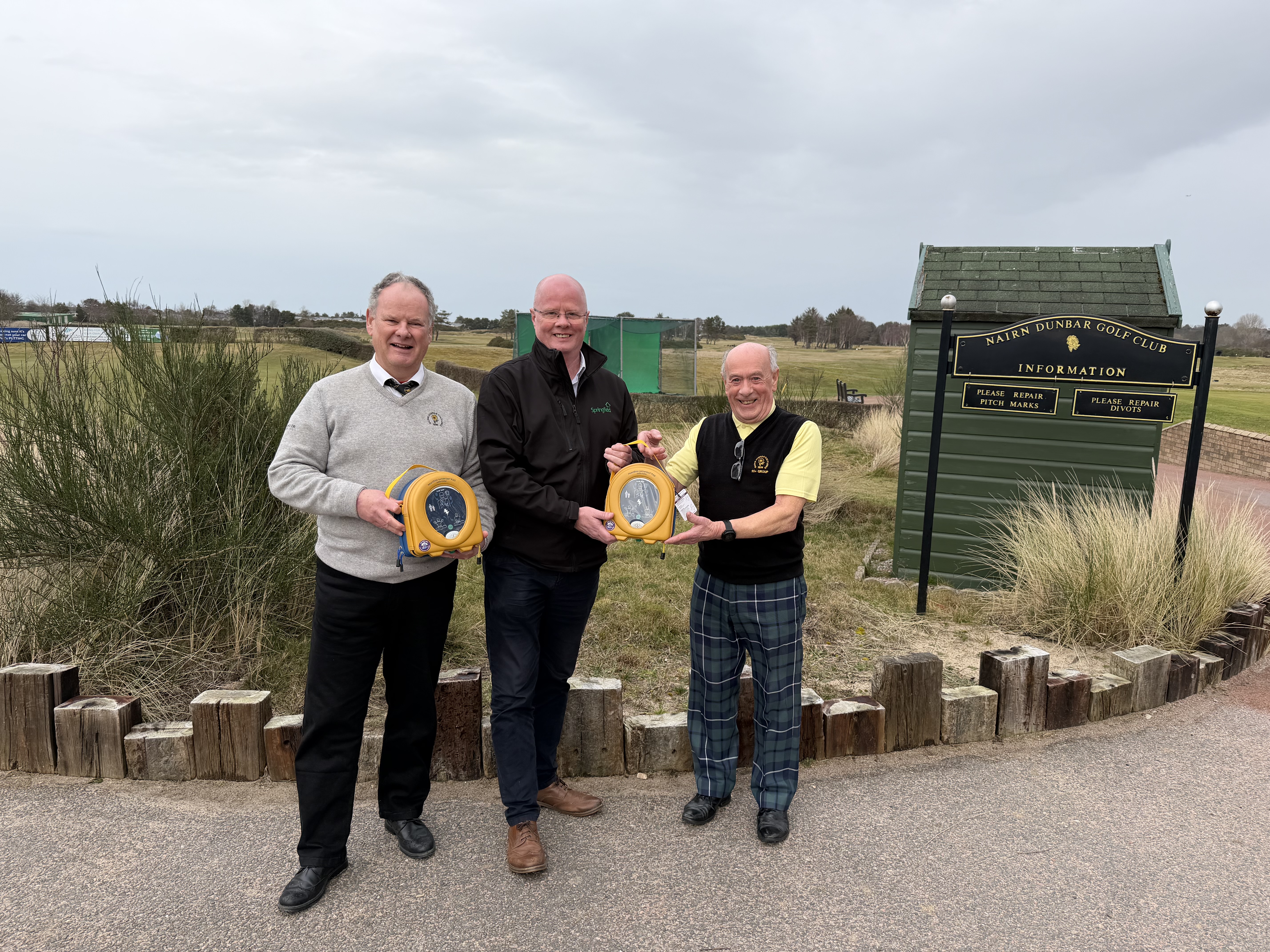 Nairn Dunbar gOLF club - defib donation