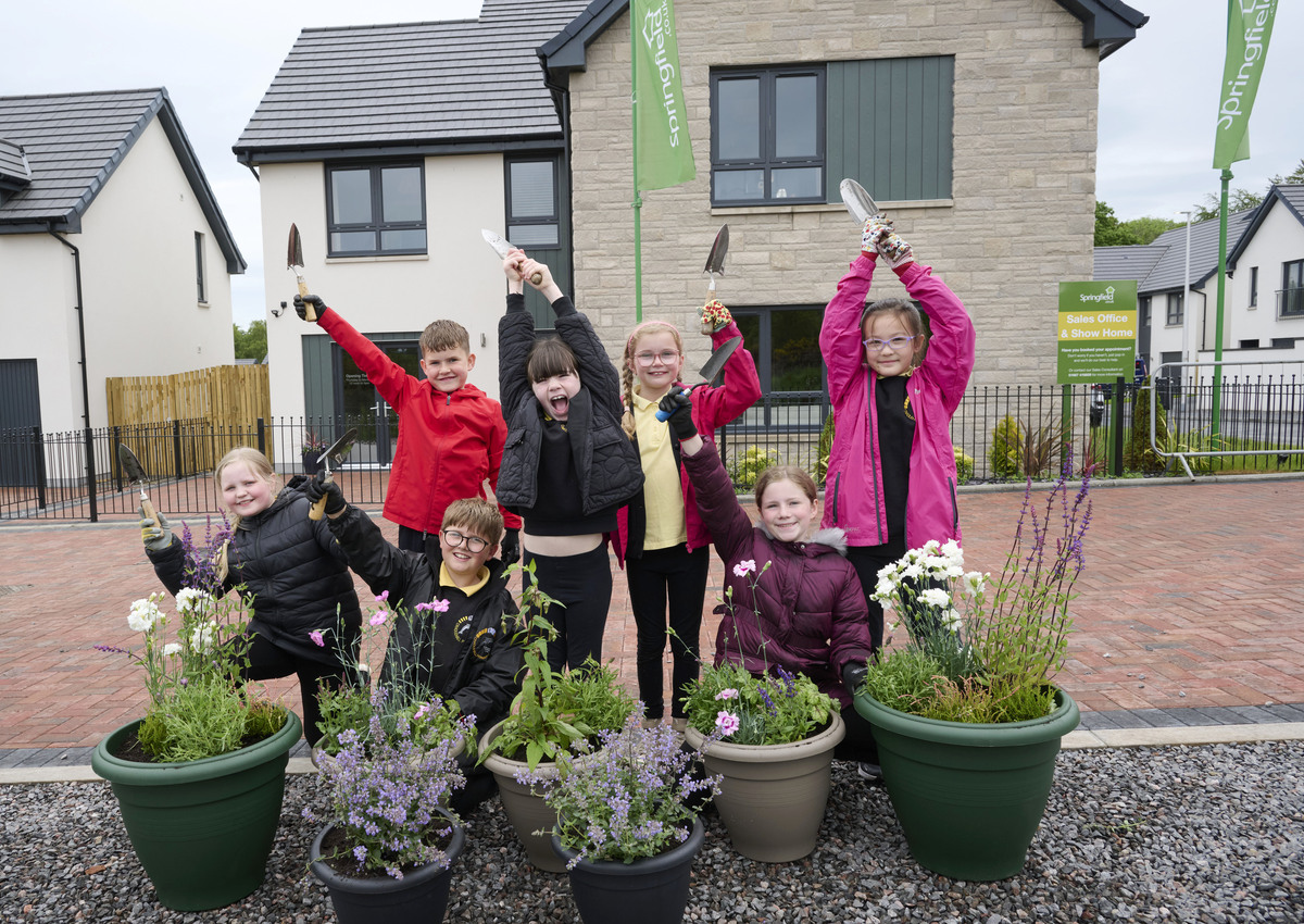 Drumossie Flower planting - 01